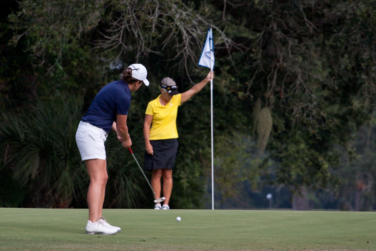 woman-golfing