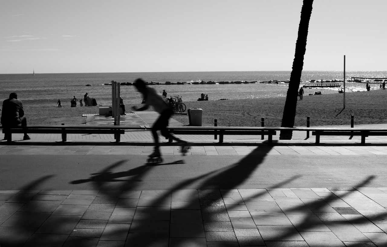 rollerskating-past-beach